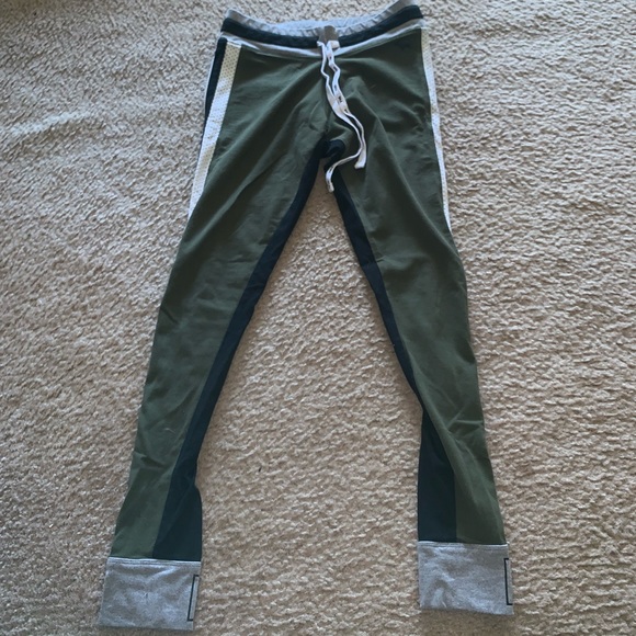 PINK Victoria's Secret Pants - Color Blocked VS PINK Yoga Leggings